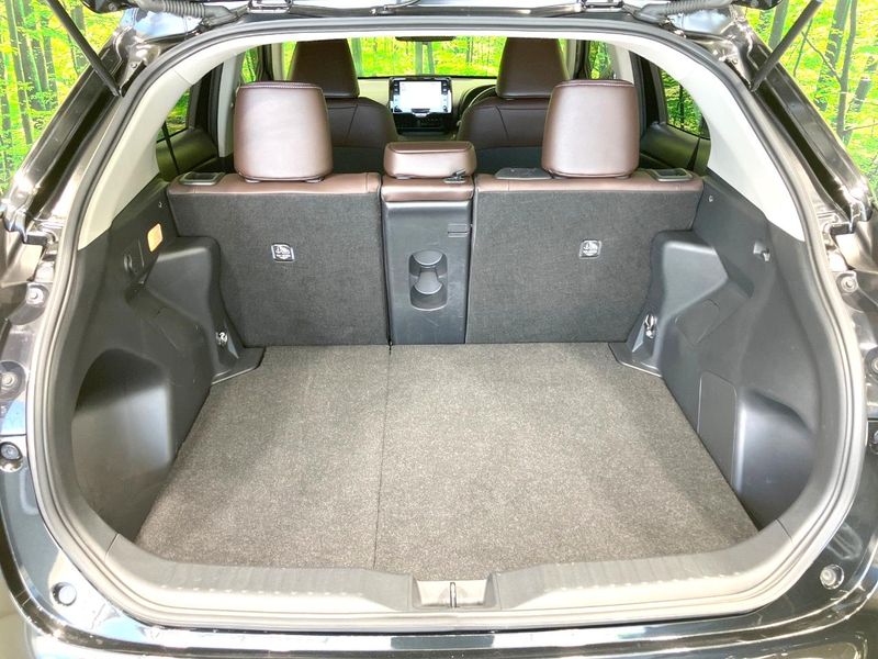 2020 Toyota Yaris Cross 6AA-MXPJ10 (UW-6a657baaf0e7e)[8]