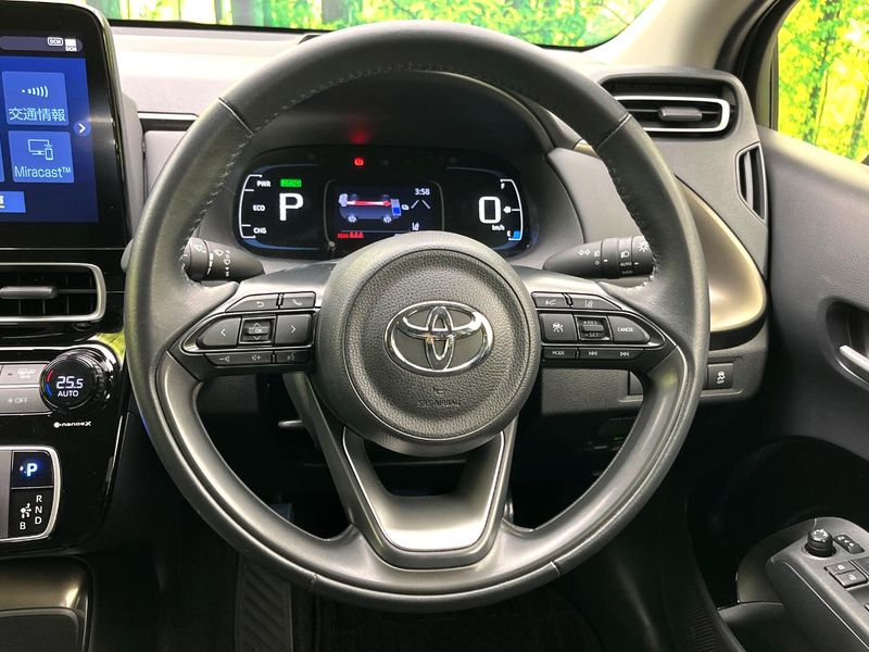 2022 Toyota Aqua 6AA-MXPK11 (UW-6a657bb925e6b)[12]