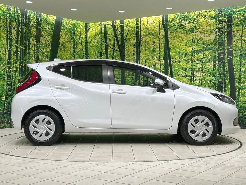 2022 Toyota Aqua 6AA-MXPK11 (UW-6a657bb950500)[16]