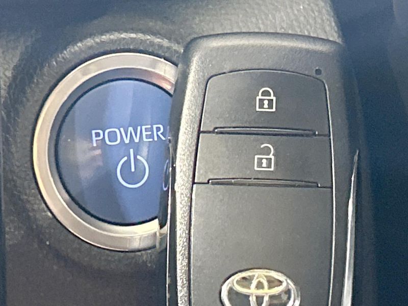 2022 Toyota Aqua 6AA-MXPK11 (UW-6a657bb950500)[6]