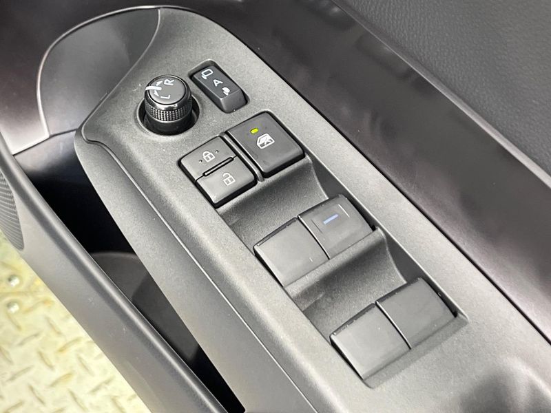 2023 Toyota Aqua 6AA-MXPK11 (UW-6a657bbb55270)[26]