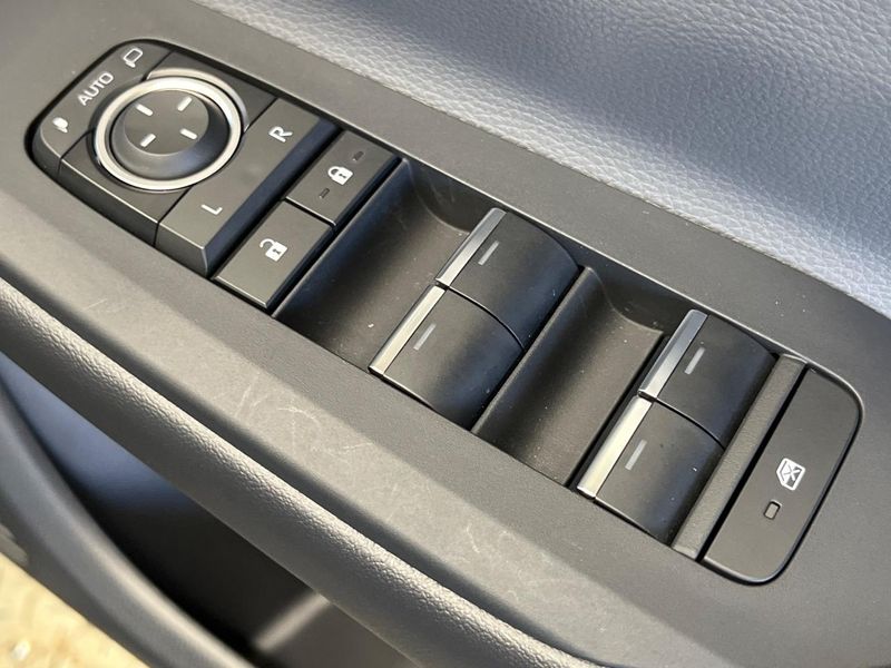 2023 Toyota Prius 6AA-MXWH60 (UW-6a657bd77697e)[20]
