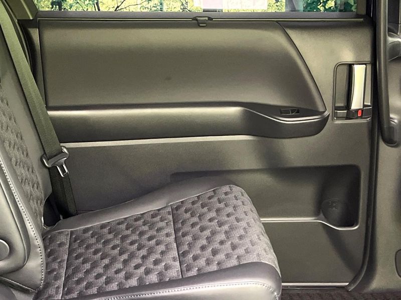 2024 Toyota Voxy 6BA-MZRA90W (UW-6a657be514bd4)[23]