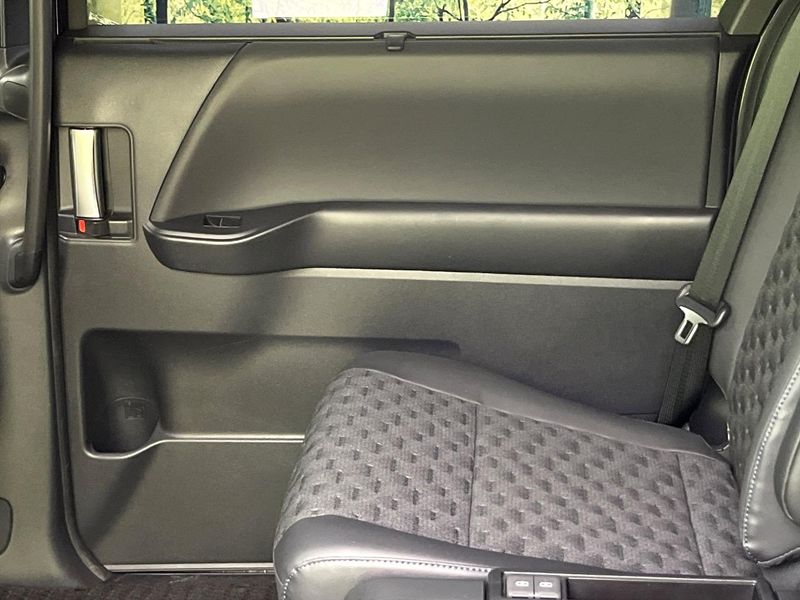 2024 Toyota Voxy 6BA-MZRA90W (UW-6a657be514bd4)[15]