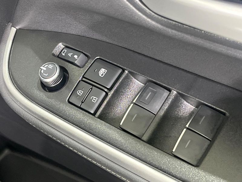 2025 Toyota Noah 6BA-MZRA90W (UW-6a657be734772)[17]