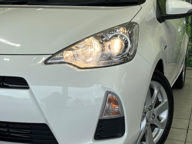 2012 Toyota Aqua DAA-NHP10 (UW-6a657bf395754)[25]