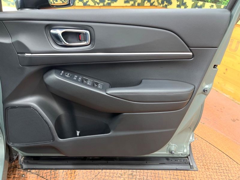 2024 Honda Vezel 6AA-RV5 (UW-6a657c34ae4af)[28]