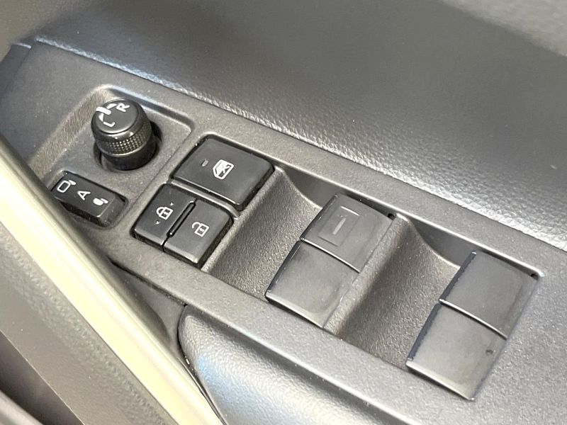 2023 Toyota Corolla Cross 6AA-ZVG13 (UW-6a657cbfde9d2)[12]