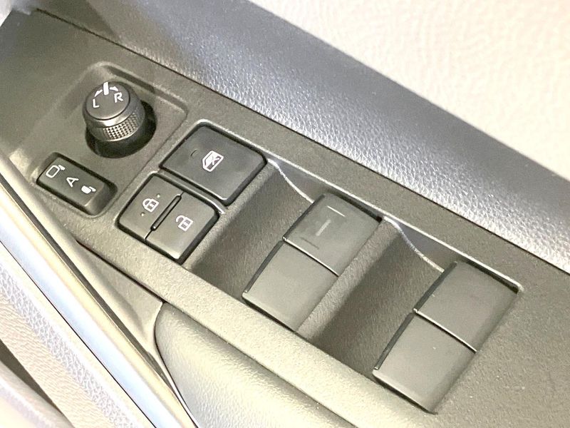 2025 Toyota Corolla Cross 6AA-ZVG13 (UW-6a657cc49d6ec)[14]