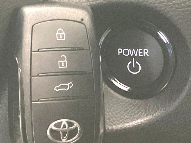 2025 Toyota Corolla Cross 6AA-ZVG13 (UW-6a657cc49d6ec)[25]