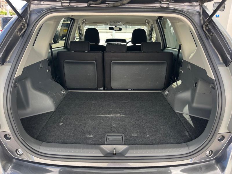 2013 Toyota Prius α DAA-ZVW41W (UW-6a657ccf1e04c)[25]