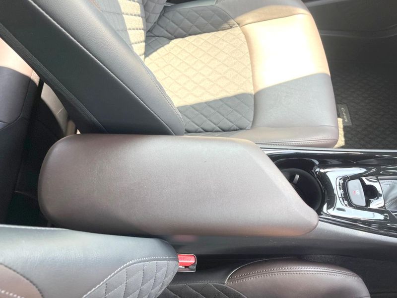 2019 Toyota C-HR DAA-ZYX10 (UW-6a657cff0b16b)[14]