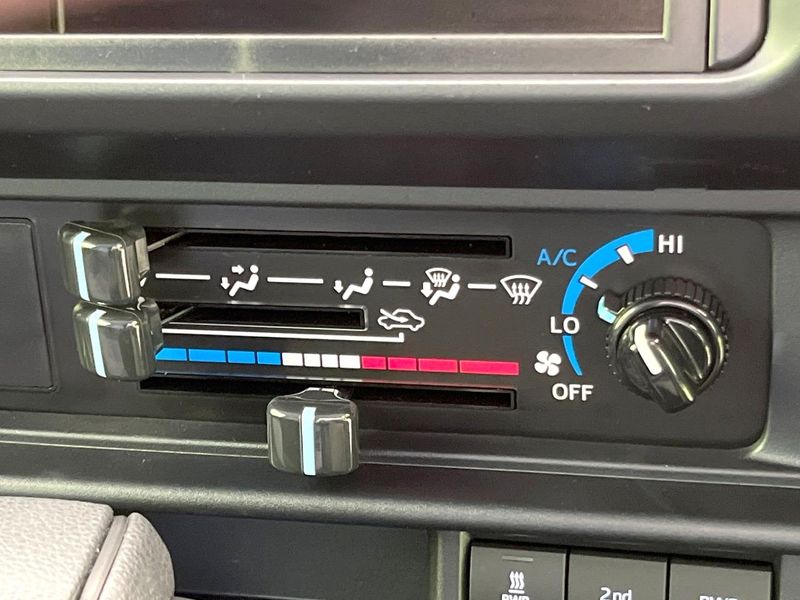 2025 Toyota Land Cruiser 70 3DA-GDJ76W (UW-6a66cb5bd132e)[24]