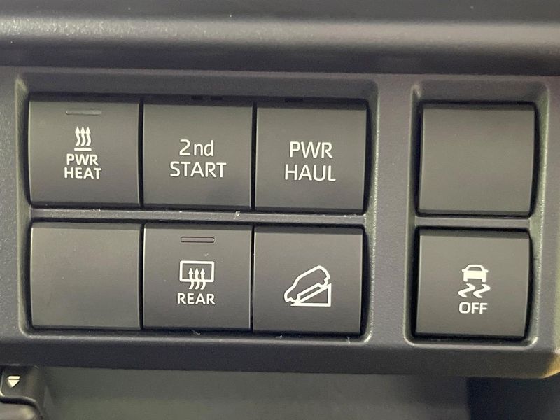 2025 Toyota Land Cruiser 70 3DA-GDJ76W (UW-6a66cb5bd132e)[18]