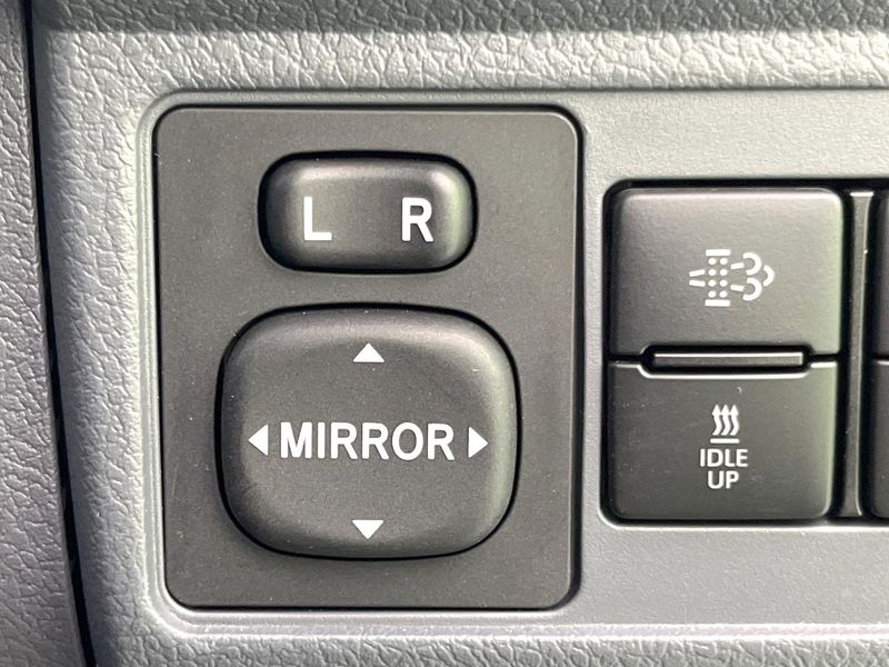 2025 Toyota Land Cruiser 70 3DA-GDJ76W (UW-6a66cb5bd132e)[10]