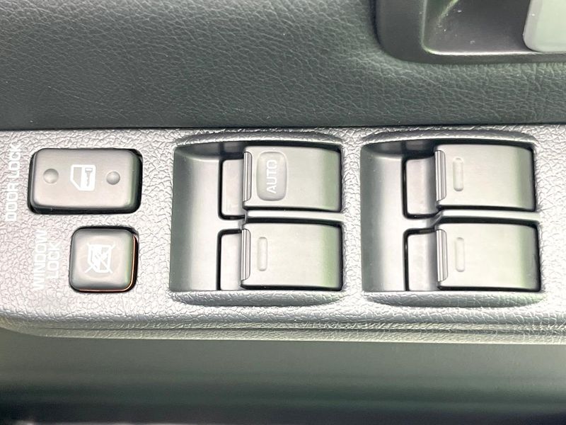 2025 Toyota Land Cruiser 70 3DA-GDJ76W (UW-6a66cb5bd132e)[8]