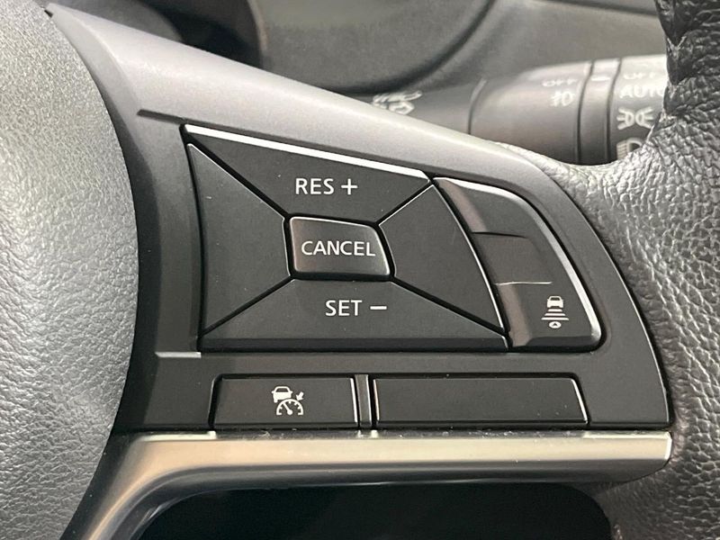 2017 Nissan Note DAA-HE12 (UW-6a66cb976bc18)[27]