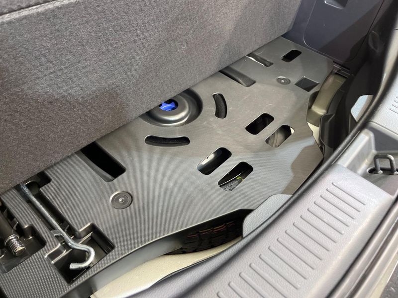2021 Toyota Aqua 6AA-MXPK11 (UW-6a66cd260e1c4)[15]