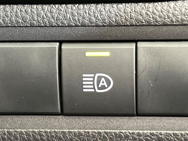 2021 Toyota Aqua 6AA-MXPK11 (UW-6a66cd260e1c4)[27]
