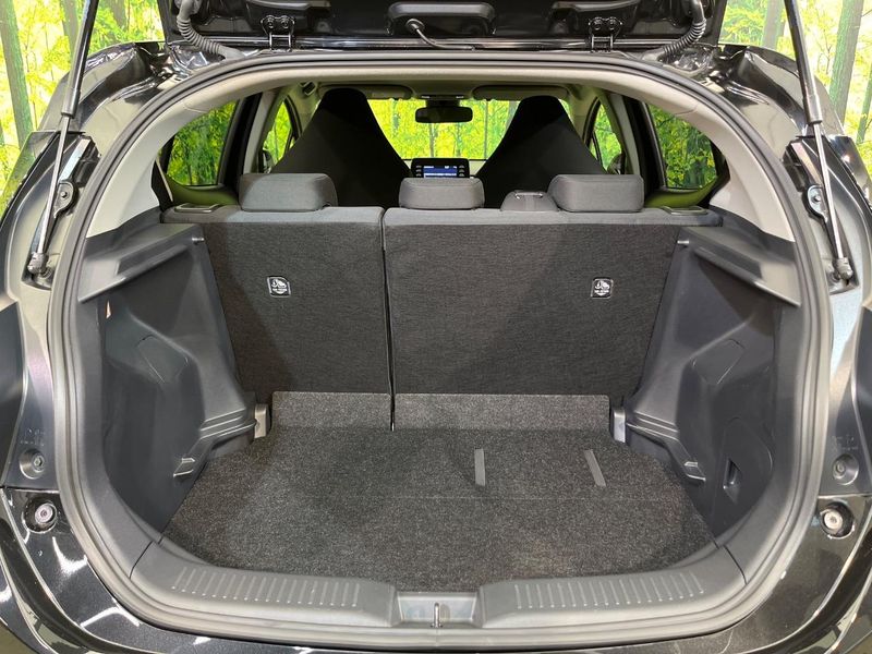2021 Toyota Aqua 6AA-MXPK11 (UW-6a66cd260e1c4)[13]