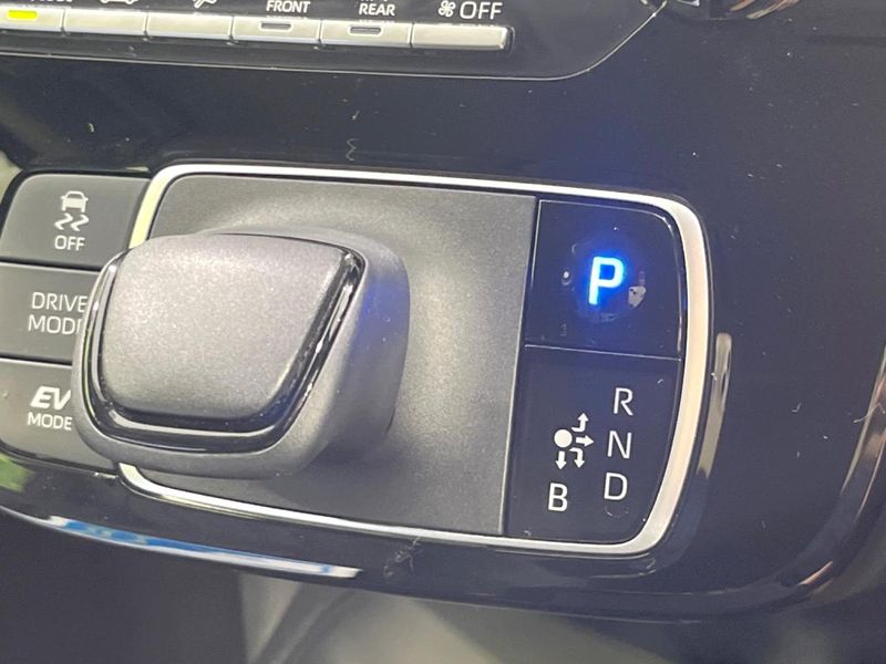 2023 Toyota Aqua 6AA-MXPK11 (UW-6a66cd29adf84)[23]