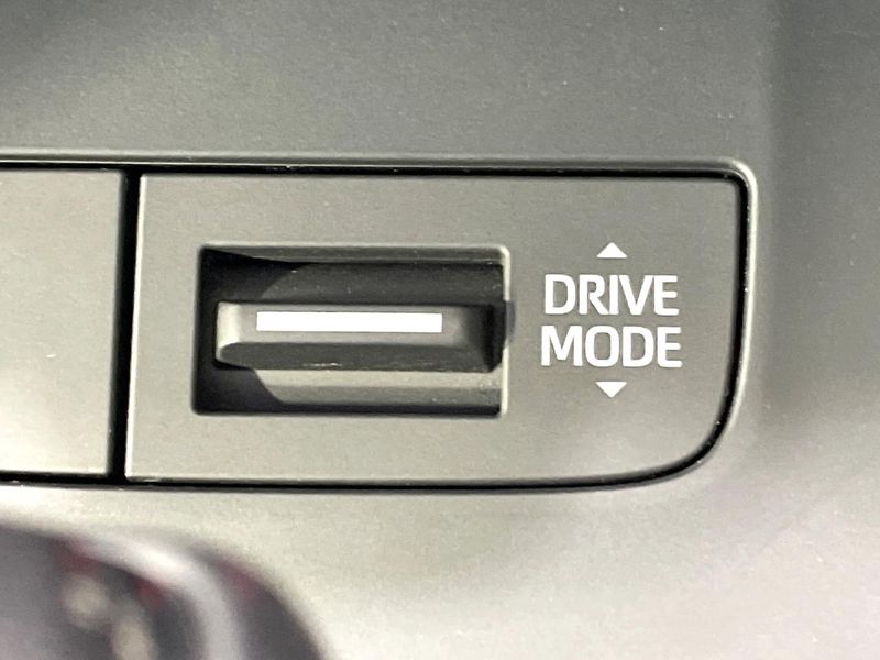 2020 Toyota Harrier 6BA-MXUA80 (UW-6a66cd38bde08)[12]