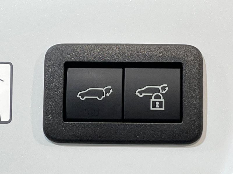 2024 Toyota Prius 6AA-MXWH60 (UW-6a66cd48a3b69)[13]