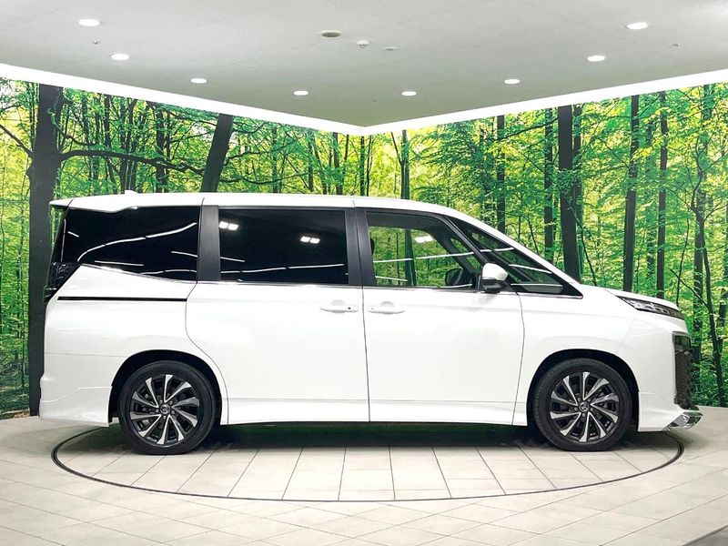 2022 Toyota Voxy 6BA-MZRA90W (UW-6a66cd52f0dd6)[24]