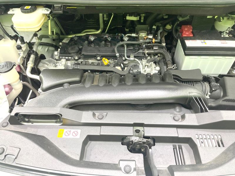 2022 Toyota Voxy 6BA-MZRA90W (UW-6a66cd52f0dd6)[9]