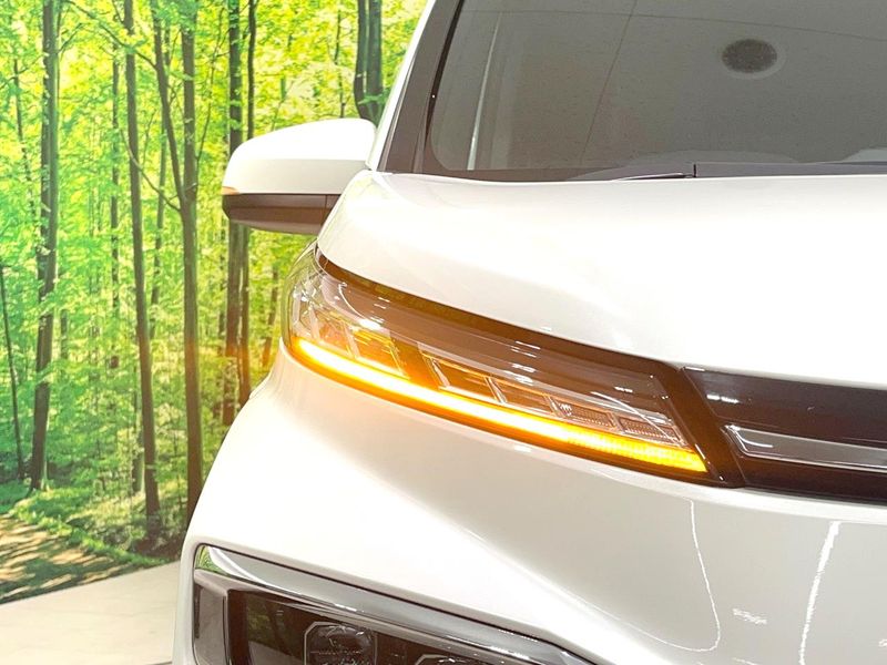 2022 Toyota Voxy 6BA-MZRA90W (UW-6a66cd52f0dd6)[16]