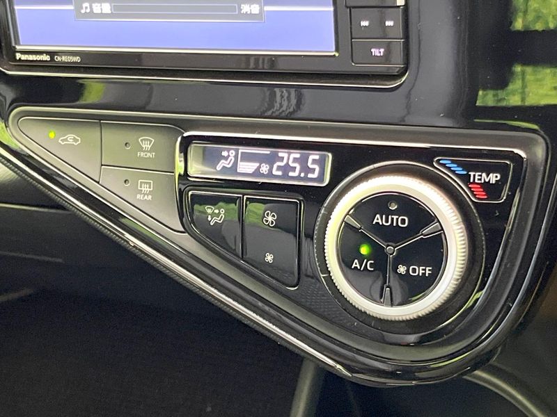 2019 Toyota Aqua DAA-NHP10H (UW-6a66cd6c46437)[22]