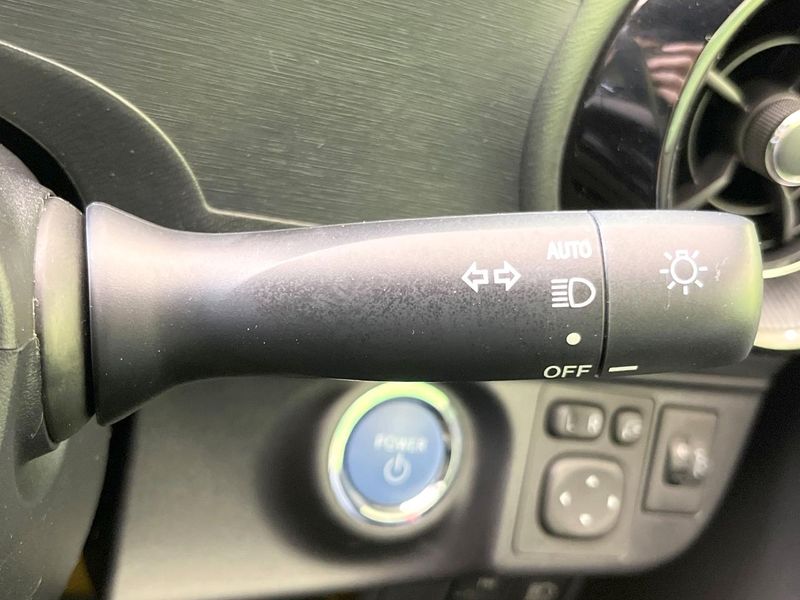 2019 Toyota Aqua DAA-NHP10H (UW-6a66cd6c46437)[25]
