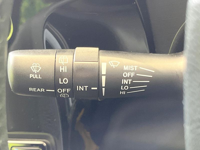 2019 Toyota Aqua DAA-NHP10H (UW-6a66cd6c46437)[24]