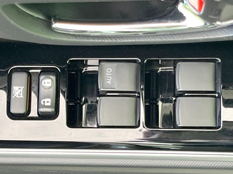2019 Toyota Aqua DAA-NHP10H (UW-6a66cd6c46437)[8]