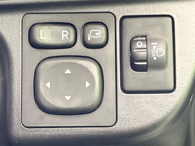 2019 Toyota Aqua DAA-NHP10H (UW-6a66cd6c46437)[11]