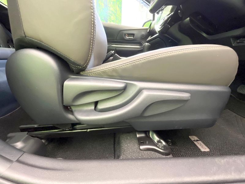 2019 Toyota Aqua DAA-NHP10H (UW-6a66cd6c46437)[9]