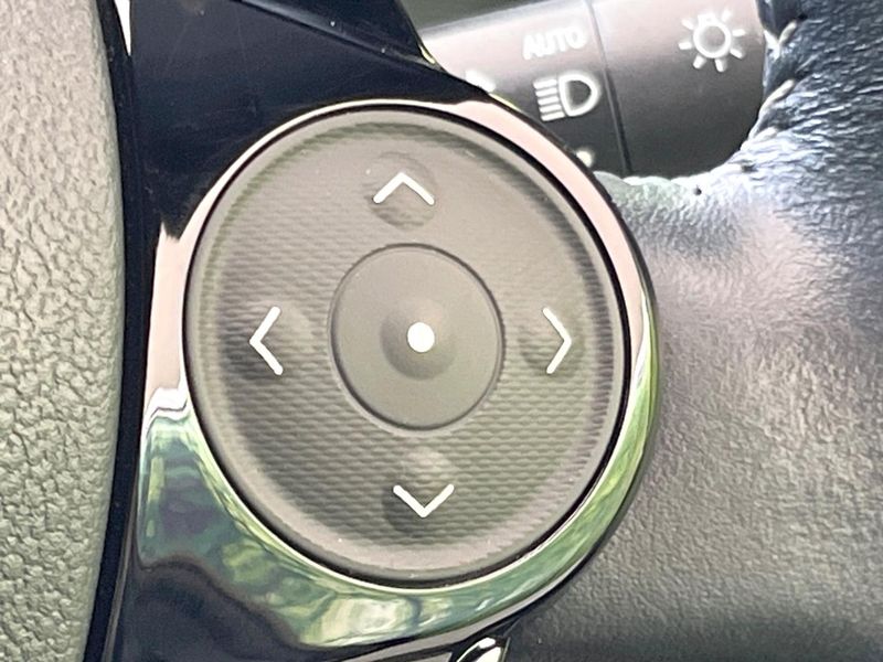 2019 Toyota Aqua DAA-NHP10H (UW-6a66cd6c46437)[13]