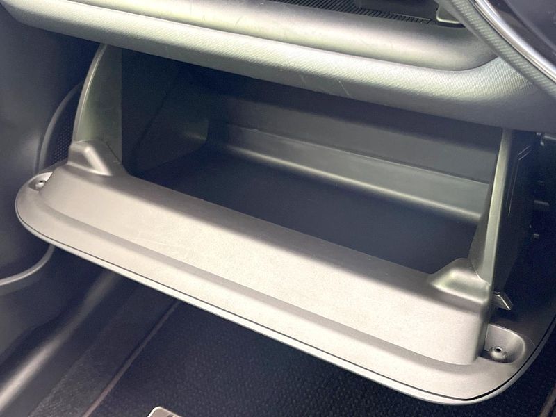 2019 Toyota Aqua DAA-NHP10H (UW-6a66cd6c46437)[19]