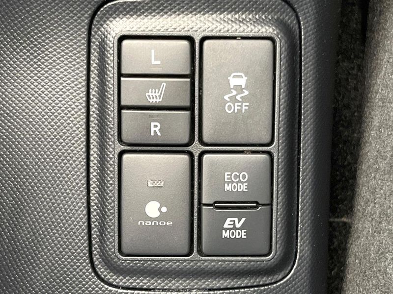 2019 Toyota Aqua DAA-NHP10H (UW-6a66cd6c46437)[16]