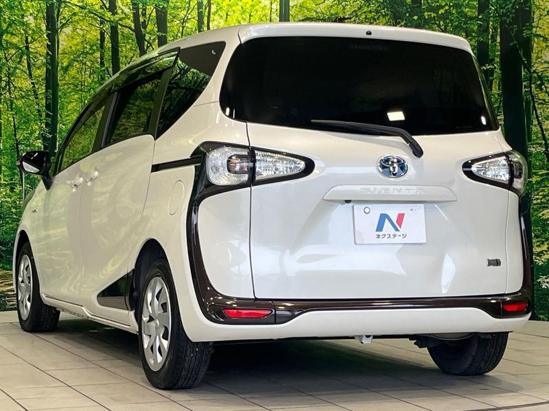 2016 Toyota Sienta DAA-NHP170G (UW-6a66cd6dd9417)[18]