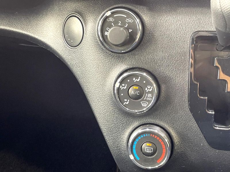2015 Toyota Sienta DBA-NSP170G (UW-6a66cd741140d)[19]
