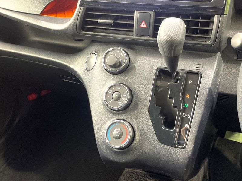 2015 Toyota Sienta DBA-NSP170G (UW-6a66cd741140d)[20]