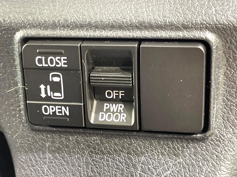 2015 Toyota Sienta DBA-NSP170G (UW-6a66cd741140d)[28]