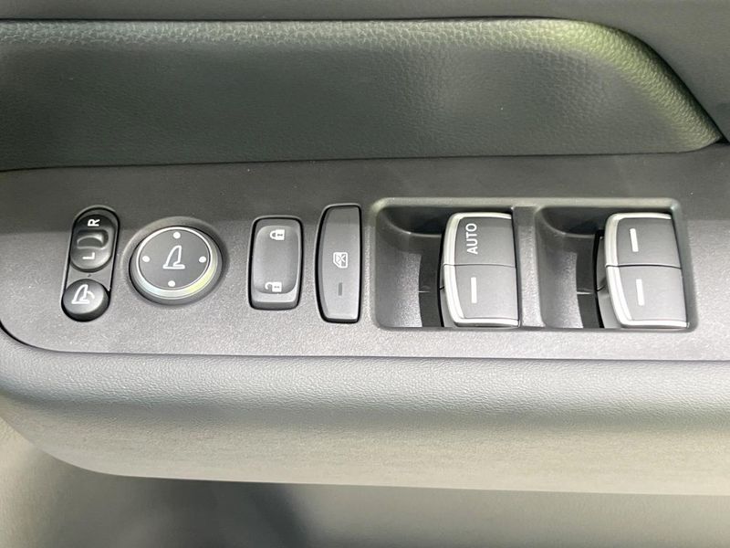 2024 Honda Step Wagon 6AA-RP8 (UW-6a66cd93a1f9b)[16]