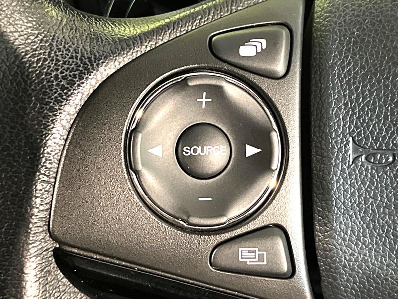2016 Honda Vezel DAA-RU3 (UW-6a66cd98380e6)[25]