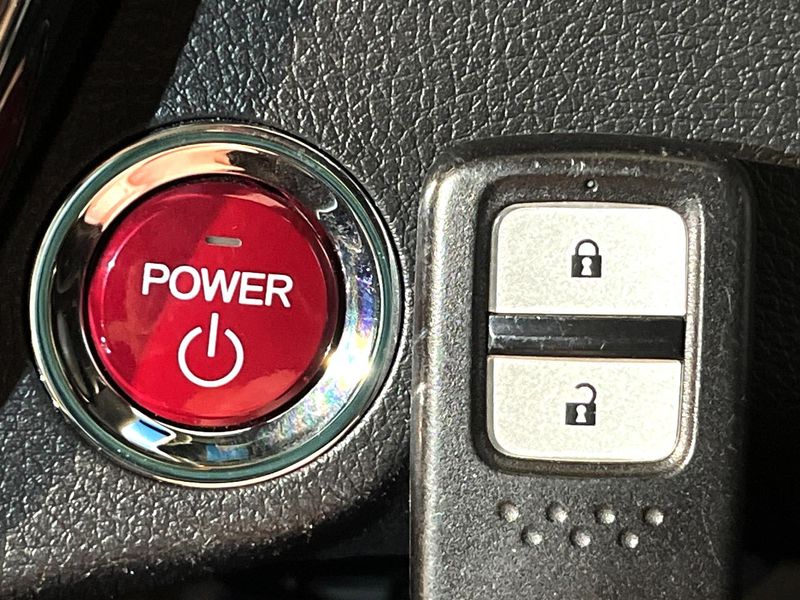 2016 Honda Vezel DAA-RU3 (UW-6a66cd98380e6)[15]
