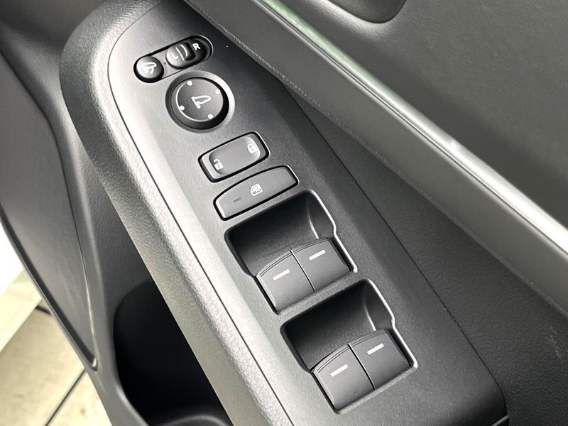 2024 Honda Vezel 6AA-RV5 (UW-6a66cda7bc087)[7]