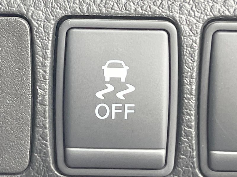 2017 Nissan Elgrand DBA-TNE52 (UW-6a66cdd00f3e2)[25]