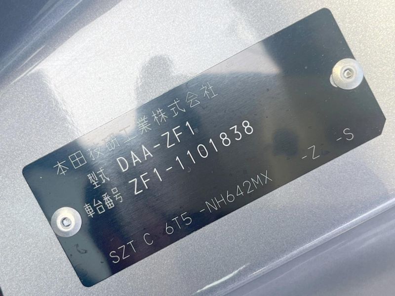 2011 Honda CR-Z DAA-ZF1 (UW-6a66ce15b0592)[1]