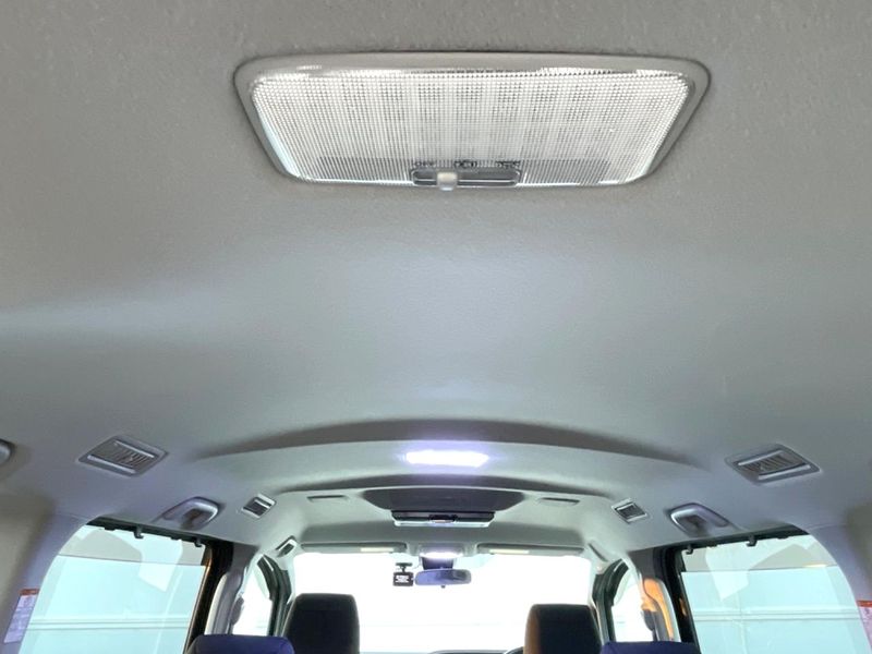 2016 Toyota Voxy DBA-ZRR80W (UW-6a66ce1f5490d)[29]